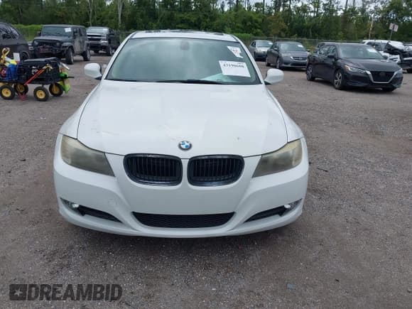 ✅ 2010 BMW 3 Series 328i • VIN: WBAPH7G51ANM48993 • Lot: 43190608. Wystawiony na IAAI z przebiegiem 107 350 mil. Bezpłatny archiwum sprzedaży aukcyjnych z USA i szczegółowy raport historii pojazdu na DreamBid. Zdjęcie 6.