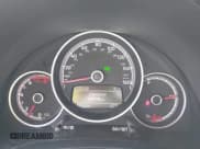 ✅ 2018 Volkswagen Beetle S • VIN: 3VWFD7AT0JM709426 • Lot: 42503211. Wystawiony na IAAI z przebiegiem 87 778 mil. Bezpłatny archiwum sprzedaży aukcyjnych z USA i szczegółowy raport historii pojazdu na DreamBid. Zdjęcie 7.