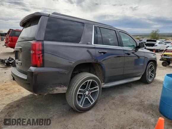 ✅ 2015 Chevrolet Tahoe LS • VIN: 1GNSCAKC2FR235928 • Lot: 82692485. Wystawiony na Copart z przebiegiem 158 628 mil. Bezpłatny archiwum sprzedaży aukcyjnych z USA i szczegółowy raport historii pojazdu na DreamBid. Zdjęcie 3.