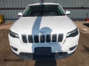 ✅ 2019 Jeep Cherokee Latitude • VIN: 1C4PJMCB0KD127147 • Lot: 42907163. Wystawiony na IAAI z przebiegiem 83 611 mil. Bezpłatny archiwum sprzedaży aukcyjnych z USA i szczegółowy raport historii pojazdu na DreamBid. Zdjęcie 12.