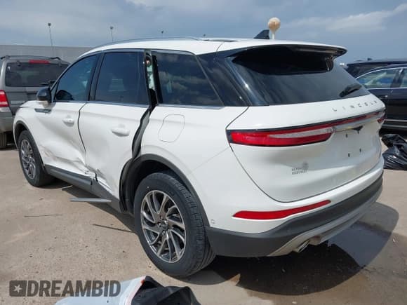 ✅ 2022 Lincoln Corsair Standard • VIN: 5LMCJ1C91NUL29924 • Lot: 42471141. Wystawiony na IAAI z przebiegiem 37 883 mil. Bezpłatny archiwum sprzedaży aukcyjnych z USA i szczegółowy raport historii pojazdu na DreamBid. Zdjęcie 3.