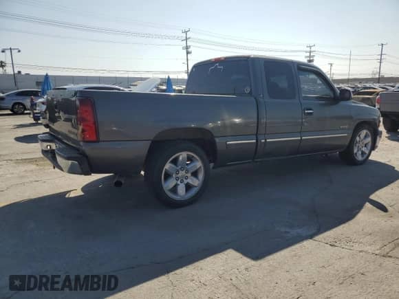 2001 Chevrolet Silverado 1500 LT z VIN 1GCEC19T01Z169707, wystawiony jako Copart lot #60702145 z przebiegiem 331 582 mil mil oraz Czysty tytuł • Clean title. Historia ofert i sprzedaży dostępna na DreamBid. Obrazek 3.