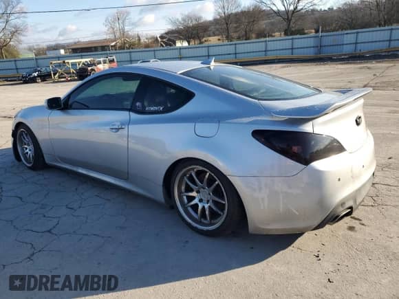 2012 Hyundai Genesis Coupe Track z VIN KMHHU6KH4CU074740, wystawiony jako Copart lot #84429034 z przebiegiem 153 403 mil mil oraz Czysty tytuł • Clean title. Historia ofert i sprzedaży dostępna na DreamBid. Obrazek 2.