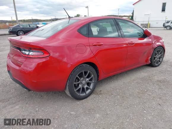 2013 Dodge Dart SXT z VIN 1C3CDFBA0DD204245, wystawiony jako IAAI lot #43514360 z przebiegiem 110 128 mil mil oraz . Historia ofert i sprzedaży dostępna na DreamBid. Obrazek 4.