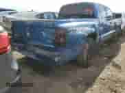 2005 Dodge Dakota SLT z VIN 1D7HW48N25S136981, wystawiony jako Copart lot #68930614 z przebiegiem 204 726 mil mil oraz Szkoda całkowita • Salvage title. Historia ofert i sprzedaży dostępna na DreamBid. Obrazek 3.