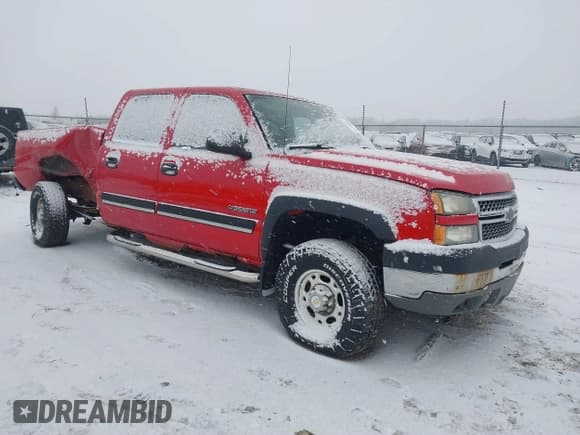 ✅ 2005 Chevrolet Silverado 2500HD LS • VIN: 1GCHK23U35F848305 • Lot: 41555553. Wystawiony na IAAI z przebiegiem 162 899 mil. Bezpłatny archiwum sprzedaży aukcyjnych z USA i szczegółowy raport historii pojazdu na DreamBid. Zdjęcie 1.