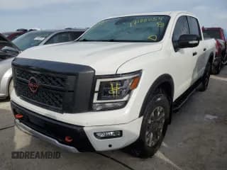 ✅ 2023 Nissan Titan SV • VIN: 1N6AA1ED9PN100532 • Lot: 77188054. Wystawiony na Copart z przebiegiem 51 100 mil. Bezpłatny archiwum sprzedaży aukcyjnych z USA i szczegółowy raport historii pojazdu na DreamBid. Zdjęcie 1.