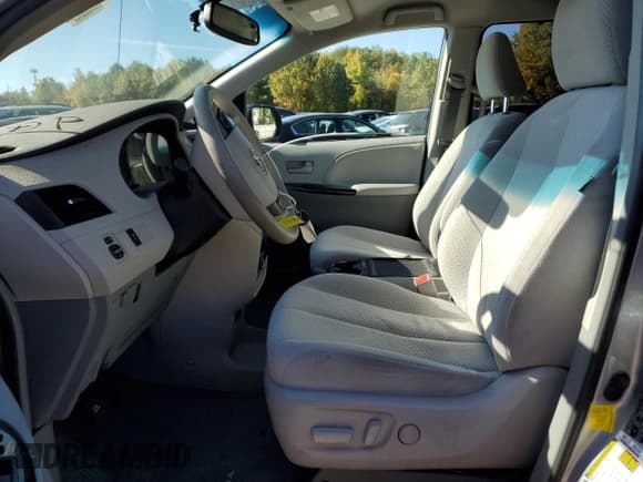 ✅ 2012 Toyota Sienna LE AAS • VIN: 5TDKK3DC2CS236854 • Lot: 86838535. Listed on Copart with 105,507 mi. Free auction sales archive from the USA and detailed vehicle history report at DreamBid. Image 7.