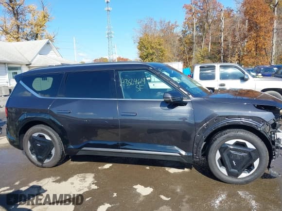 ✅ 2024 Kia EV9 Land • VIN: KNDADFS58R6039868 • Lot: 43524619. Wystawiony na IAAI z przebiegiem 6 696 mil. Bezpłatny archiwum sprzedaży aukcyjnych z USA i szczegółowy raport historii pojazdu na DreamBid. Zdjęcie 13.