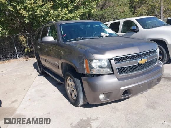 ✅ 2013 Chevrolet Tahoe LT • VIN: 1GNSCBE03DR337582 • Lot: 43650392. Wystawiony na IAAI z przebiegiem Nie podano. Bezpłatny archiwum sprzedaży aukcyjnych z USA i szczegółowy raport historii pojazdu na DreamBid. Zdjęcie 1.
