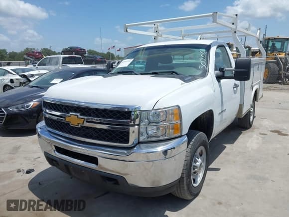 ✅ 2014 Chevrolet Silverado 2500HD Work Truck • VIN: 1GB0CVCG6EF132038 • Lot: 42552725. Wystawiony na IAAI z przebiegiem 251 569 mil. Bezpłatny archiwum sprzedaży aukcyjnych z USA i szczegółowy raport historii pojazdu na DreamBid. Zdjęcie 17.