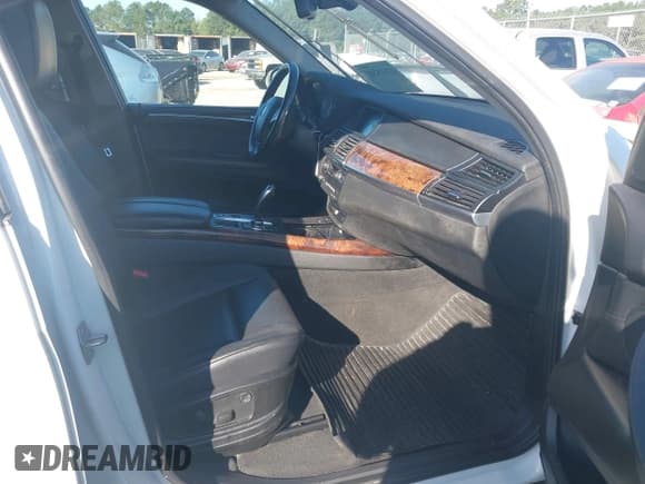 ✅ 2013 BMW X5 xDrive35i • VIN: 5UXZV4C55D0B08838 • Лот: 43515203. Опубликован ранее на IAAI с пробегом 181 132 миль. Бесплатный доступ к архиву аукционных продаж из США и подробный отчёт об истории автомобиля на DreamBid. Изображение 5.