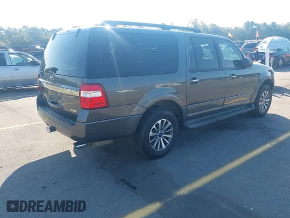 ✅ 2017 Ford Expedition Max XLT • VIN: 1FMJK1HT5HEA11864 • Lot: 43197672. Wystawiony na IAAI z przebiegiem 171 984 mil. Bezpłatny archiwum sprzedaży aukcyjnych z USA i szczegółowy raport historii pojazdu na DreamBid. Zdjęcie 4.