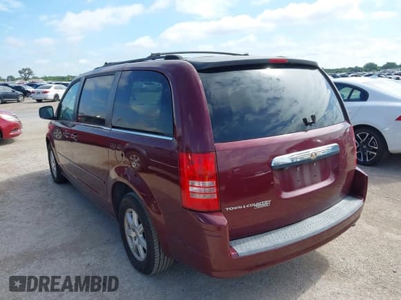 ✅ 2008 Chrysler Town & Country Touring • VIN: 2A8HR54P08R816021 • Lot: 42605008. Listed on IAAI with 167,110 mi. Free auction sales archive from the USA and detailed vehicle history report at DreamBid. Image 3.