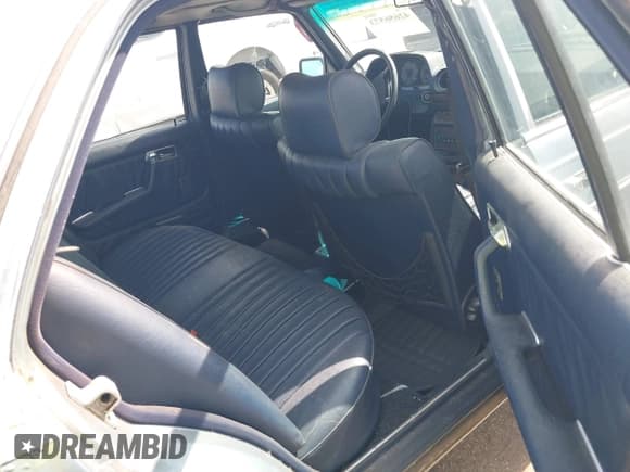 ✅ 1985 Mercedes-Benz 300 • VIN: WDBAB33C8FA204374 • Lot: 42656573. Listed on IAAI with 216,190 mi. Free auction sales archive from the USA and detailed vehicle history report at DreamBid. Image 8.