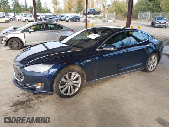 ✅ 2015 Tesla Model S 85D • VIN: 5YJSA1H25FFP78340 • Лот: 43665696. Опубликован ранее на IAAI с пробегом 75 799 миль. Бесплатный доступ к архиву аукционных продаж из США и подробный отчёт об истории автомобиля на DreamBid. Изображение 2.