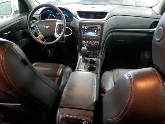 ✅ 2015 Chevrolet Traverse LTZ • VIN: 1GNKVJKD8FJ225261 • Lot: 62008235. Wystawiony na Copart z przebiegiem 199 244 mil. Bezpłatny archiwum sprzedaży aukcyjnych z USA i szczegółowy raport historii pojazdu na DreamBid. Zdjęcie 8.
