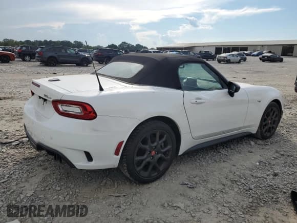 ✅ 2017 FIAT 124 Spider Lusso • VIN: JC1NFAEK4H0125824 • Lot: 69392535. Wystawiony na Copart z przebiegiem 65 432 mil. Bezpłatny archiwum sprzedaży aukcyjnych z USA i szczegółowy raport historii pojazdu na DreamBid. Zdjęcie 3.