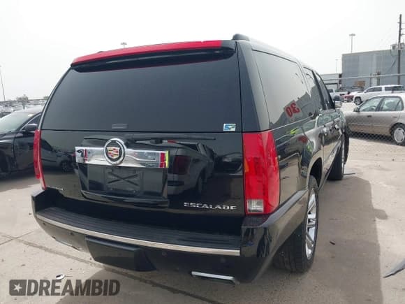 ✅ 2013 Cadillac Escalade ESV Platinum Edition • VIN: 1GYS3KEF4DR222867 • Лот: 41784252. Опубликован ранее на IAAI с пробегом 61 673 миль. Бесплатный доступ к архиву аукционных продаж из США и подробный отчёт об истории автомобиля на DreamBid. Изображение 17.