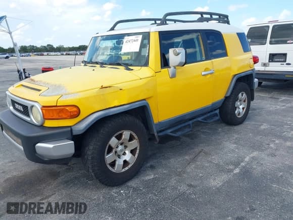 ✅ 2007 Toyota FJ Cruiser • VIN: JTEZU11F770009563 • Lot: 42472441. Wystawiony na IAAI z przebiegiem 175 131 mil. Bezpłatny archiwum sprzedaży aukcyjnych z USA i szczegółowy raport historii pojazdu na DreamBid. Zdjęcie 2.