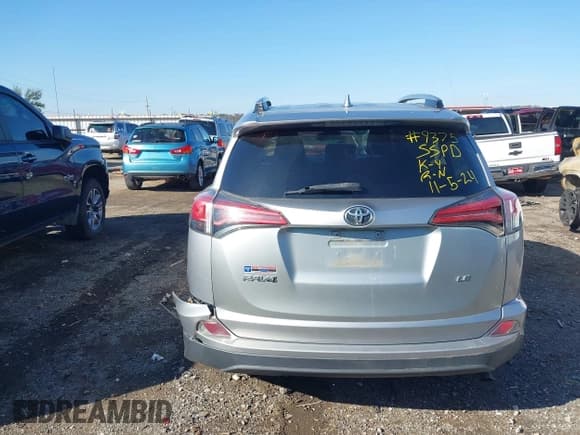 ✅ 2017 Toyota RAV4 LE • VIN: 2T3ZFREV6HW337990 • Lot: 40804909. Wystawiony na IAAI z przebiegiem 152 733 mil. Bezpłatny archiwum sprzedaży aukcyjnych z USA i szczegółowy raport historii pojazdu na DreamBid. Zdjęcie 16.