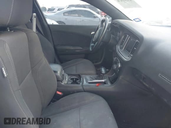 ✅ 2019 Dodge Charger SXT • VIN: 2C3CDXBG9KH615377 • Лот: 43251476. Опубликован ранее на IAAI с пробегом 135 902 миль. Бесплатный доступ к архиву аукционных продаж из США и подробный отчёт об истории автомобиля на DreamBid. Изображение 5.