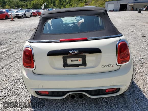 ✅ 2017 MINI Convertible Cooper S • VIN: WMWWG9C53H3C22656 • Lot: 70481284. Listed on Copart with 71,612 mi. Free auction sales archive from the USA and detailed vehicle history report at DreamBid. Image 6.