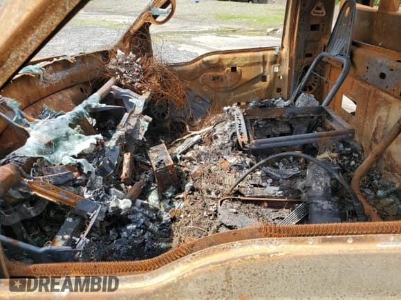 ✅ 2000 Ford F-550 • VIN: 1FDAF57S8YEC01694 • Лот: 56211855. Опубликован ранее на Copart с пробегом Не указан. Бесплатный доступ к архиву аукционных продаж из США и подробный отчёт об истории автомобиля на DreamBid. Изображение 7.