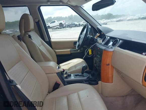 ✅ 2008 Land Rover LR3 HSE • VIN: SALAG25478A446300 • Lot: 42488233. Wystawiony na IAAI z przebiegiem 181 990 mil. Bezpłatny archiwum sprzedaży aukcyjnych z USA i szczegółowy raport historii pojazdu na DreamBid. Zdjęcie 5.