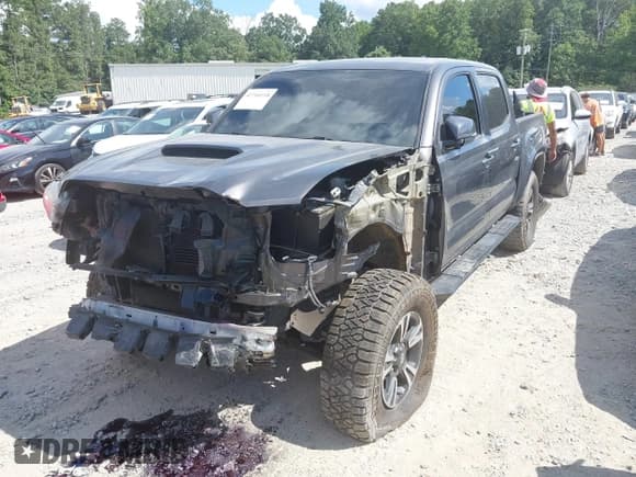 ✅ 2017 Toyota Tacoma SR5 • VIN: 5TFCZ5AN6HX082555 • Lot: 42716118. Listed on IAAI with 100,116 mi. Free auction sales archive from the USA and detailed vehicle history report at DreamBid. Image 17.