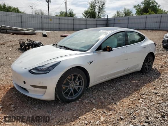 ✅ 2020 Tesla Model 3 Standard Range Plus • VIN: 5YJ3E1EA6LF785944 • Lot: 53220345. Wystawiony na Copart z przebiegiem Nie podano. Bezpłatny archiwum sprzedaży aukcyjnych z USA i szczegółowy raport historii pojazdu na DreamBid. Zdjęcie 1.