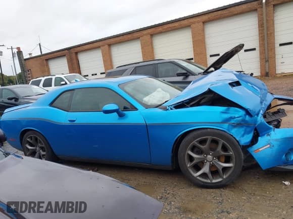 ✅ 2015 Dodge Challenger SXT Plus • VIN: 2C3CDZBG5FH821099 • Lot: 43550995. Wystawiony na IAAI z przebiegiem 64 750 mil. Bezpłatny archiwum sprzedaży aukcyjnych z USA i szczegółowy raport historii pojazdu na DreamBid. Zdjęcie 12.