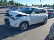 ✅ 2024 Kia Soul LX • VIN: KNDJ23AU6R7914131 • Lot: 42204199. Wystawiony na IAAI z przebiegiem 13 222 mil. Bezpłatny archiwum sprzedaży aukcyjnych z USA i szczegółowy raport historii pojazdu na DreamBid. Zdjęcie 17.