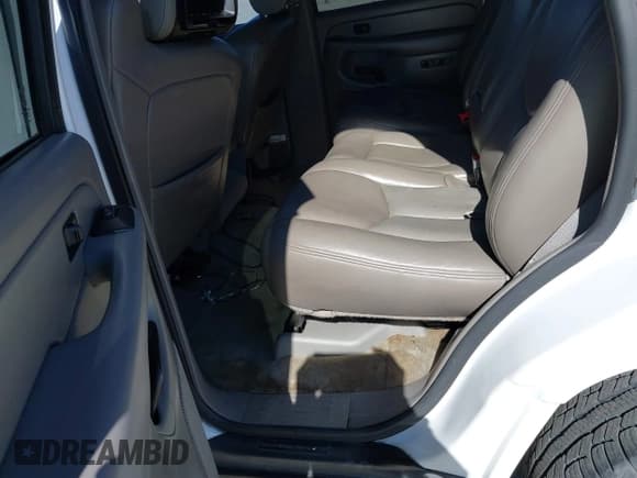 ✅ 2005 Chevrolet Tahoe LS • VIN: 1GNEC13V45R194262 • Lot: 43654482. Listed on IAAI with 268,838 mi. Free auction sales archive from the USA and detailed vehicle history report at DreamBid. Image 8.