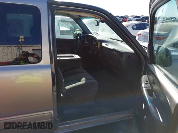 2004 Chevrolet Silverado 1500 LS with VIN 2GCEC19V541238647, listed as a IAAI auction lot 43480927 with 223,567 mi miles and . Bid and sale history available at DreamBid. Image 5.