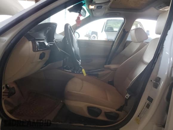 ✅ 2007 BMW 3 Series 328i • VIN: WBAVA33567KX72638 • Lot: 92535135. Listed on Copart with 149,135 mi. Free auction sales archive from the USA and detailed vehicle history report at DreamBid. Image 7.