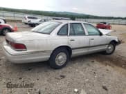 ✅ 1997 Ford Crown Victoria Police • VIN: 2FALP71W2VX117484 • Lot: 64698745. Wystawiony na Copart z przebiegiem 241 072 mil. Bezpłatny archiwum sprzedaży aukcyjnych z USA i szczegółowy raport historii pojazdu na DreamBid. Zdjęcie 3.