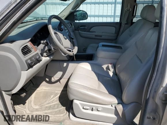 ✅ 2009 Chevrolet Suburban 1LT • VIN: 1GNFK26329R213694 • Lot: 68969484. Wystawiony na Copart z przebiegiem 218 414 mil. Bezpłatny archiwum sprzedaży aukcyjnych z USA i szczegółowy raport historii pojazdu na DreamBid. Zdjęcie 7.