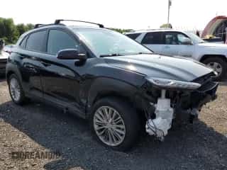 ✅ 2021 Hyundai Kona SEL Plus • VIN: KM8K6CAA2MU722743 • Лот: 58909273. Размещён на Copart с пробегом 54 885 миль миль. Получите бесплатный доступ к архиву аукционных продаж из США и посмотрите подробный отчёт об истории автомобиля на DreamBid. Изображение 4.