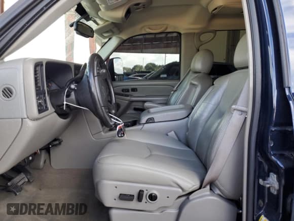 ✅ 2006 Chevrolet Silverado 2500HD LT1 • VIN: 1GCHC23D86F236745 • Лот: 43630855. Опубликован ранее на Copart с пробегом 267 072 миль. Бесплатный доступ к архиву аукционных продаж из США и подробный отчёт об истории автомобиля на DreamBid. Изображение 7.