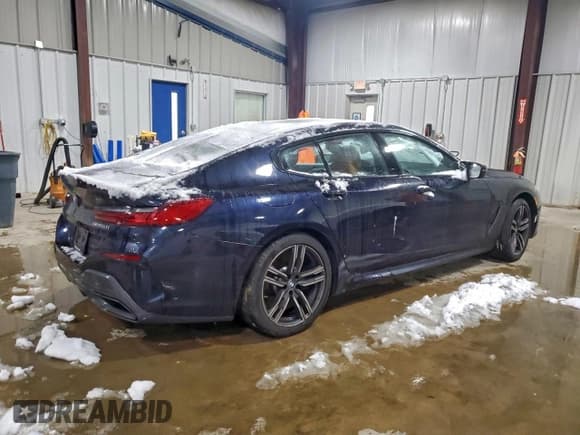 ✅ 2025 BMW 8 Series M850i • VIN: WBAGV8C01SCS40022 • Лот: 95218705. Опубликован ранее на Copart с пробегом Не указан. Бесплатный доступ к архиву аукционных продаж из США и подробный отчёт об истории автомобиля на DreamBid. Изображение 3.