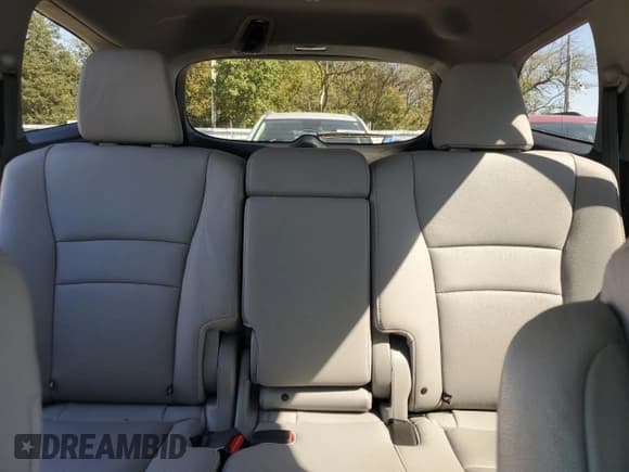 ✅ 2017 Honda Pilot EX-L • VIN: 5FNYF6H79HB080739 • Lot: 81934865. Listed on Copart with 70,313 mi. Free auction sales archive from the USA and detailed vehicle history report at DreamBid. Image 10.