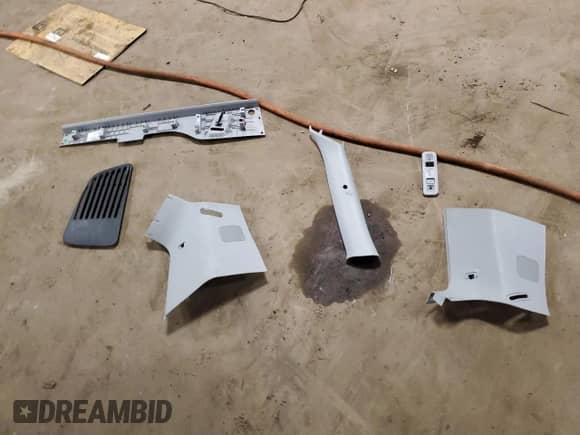 2017 Chevrolet Tahoe Commercial с VIN 1GNSKDEC4HR303407, выставлен на аукционе Copart как лот 89644035 с пробегом 151 781 миль миль и Чистый • Clean title. История ставок и продаж доступна на DreamBid. Изображение 12.