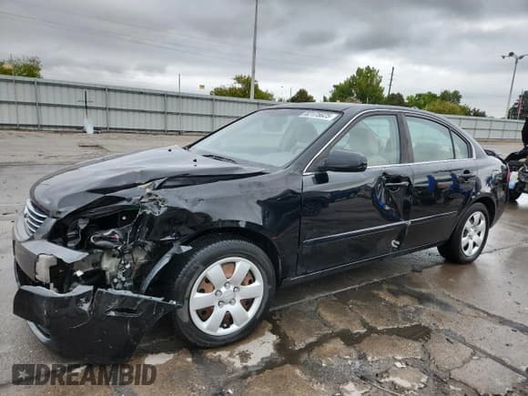 ✅ 2008 Kia Optima LX • VIN: KNAGE123385176856 • Lot: 82175625. Wystawiony na Copart z przebiegiem 70 744 mil. Bezpłatny archiwum sprzedaży aukcyjnych z USA i szczegółowy raport historii pojazdu na DreamBid. Zdjęcie 1.