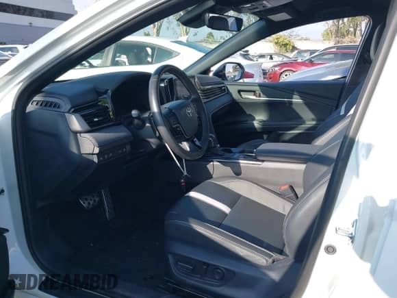 2025 Toyota Camry LE с VIN 4T1DAACK1SU043867, выставлен на аукционе IAAI как лот 43255400 с пробегом 11 131 миль миль и . История ставок и продаж доступна на DreamBid. Изображение 18.