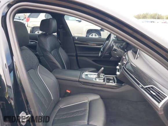 ✅ 2022 BMW 7 Series 750i xDrive • VIN: WBA7U2C00NCK03130 • Lot: 40691291. Listed on IAAI with 17,124 mi. Free auction sales archive from the USA and detailed vehicle history report at DreamBid. Image 5.
