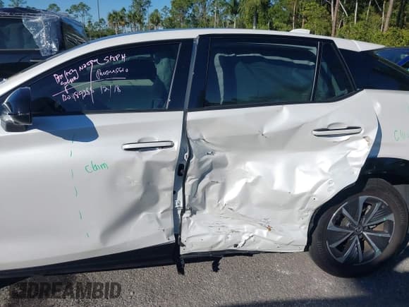 ✅ 2024 Lexus RZ 300e Premium • VIN: JTJABABB3RA002882 • Lot: 41262906. Listed on IAAI with 8,114 mi. Free auction sales archive from the USA and detailed vehicle history report at DreamBid. Image 6.