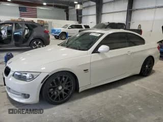 ✅ 2011 BMW 3 Series 335i xDrive • VIN: WBAKF9C50BE619705 • Лот: 82723495. Опубликован ранее на Copart с пробегом 158 146 миль. Бесплатный доступ к архиву аукционных продаж из США и подробный отчёт об истории автомобиля на DreamBid. Изображение 1.