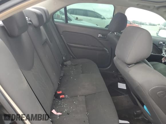 ✅ 2010 Mercury Milan • VIN: 3MEHM0HAXAR664987 • Lot: 64991864. Wystawiony na Copart z przebiegiem 213 132 mil. Bezpłatny archiwum sprzedaży aukcyjnych z USA i szczegółowy raport historii pojazdu na DreamBid. Zdjęcie 10.