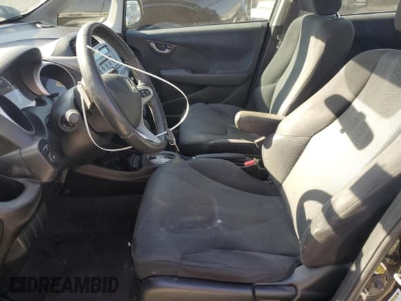 ✅ 2010 Honda Fit Sport • VIN: JHMGE8H42AC018441 • Lot: 85431865. Wystawiony na Copart z przebiegiem 208 999 mil. Bezpłatny archiwum sprzedaży aukcyjnych z USA i szczegółowy raport historii pojazdu na DreamBid. Zdjęcie 7.